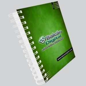 Caderno Personalizado A5 Capa Dura - Miolo sulfite 75g 15x21 4x0  Capa dura, Laminação fosca, brilho ou holografica frente, Wire-o branco Miolo cinza